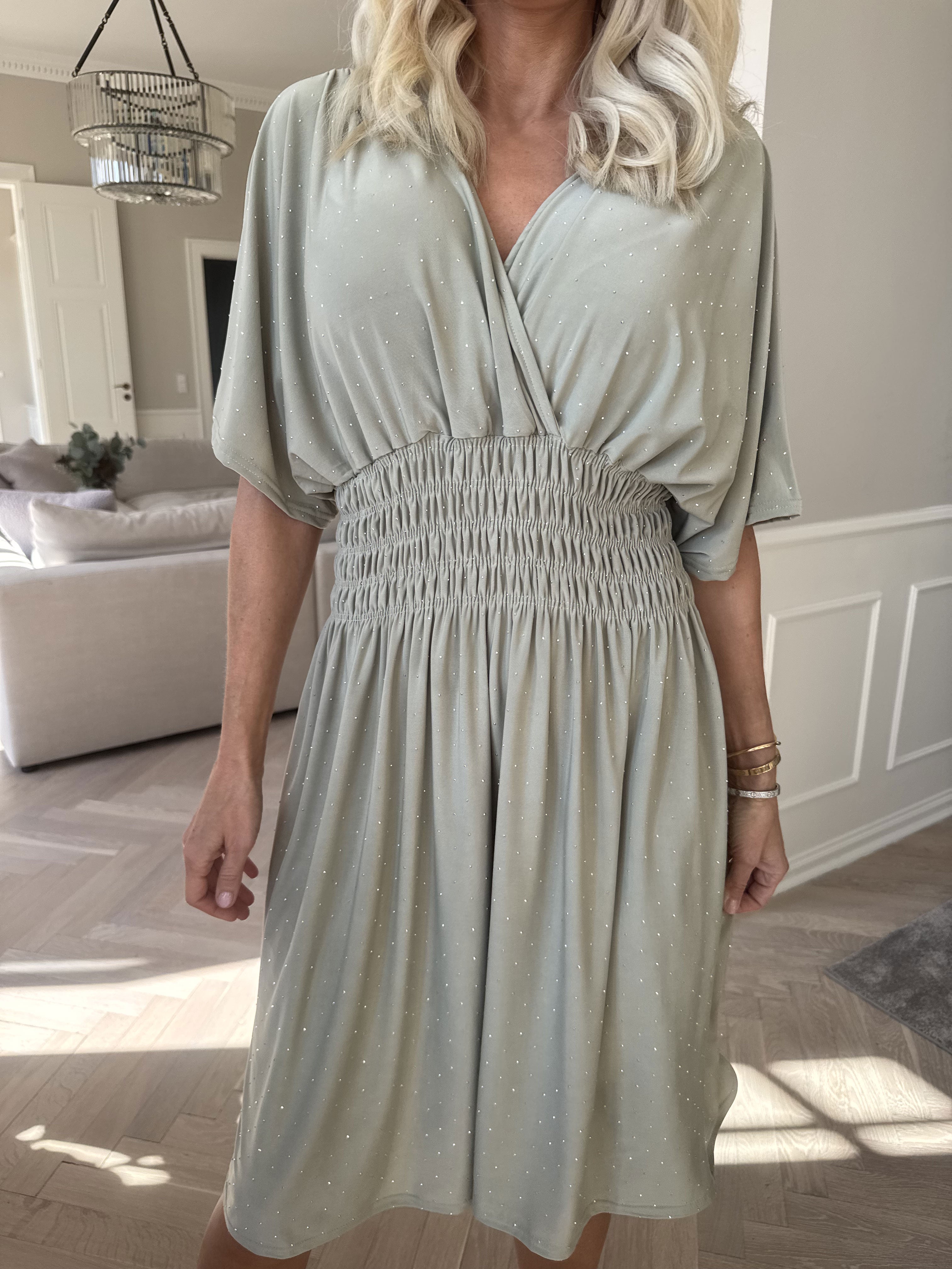 Pams Crystal Short - Kort elastisk kjole med similisten